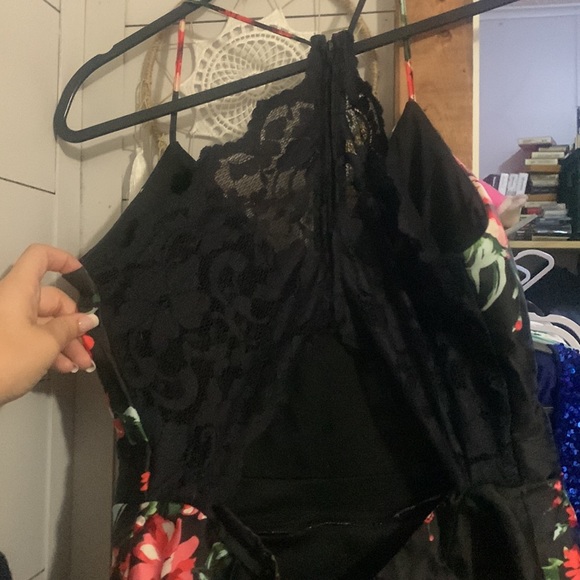 floral print dress with open lace back worn once - Picture 2 of 2